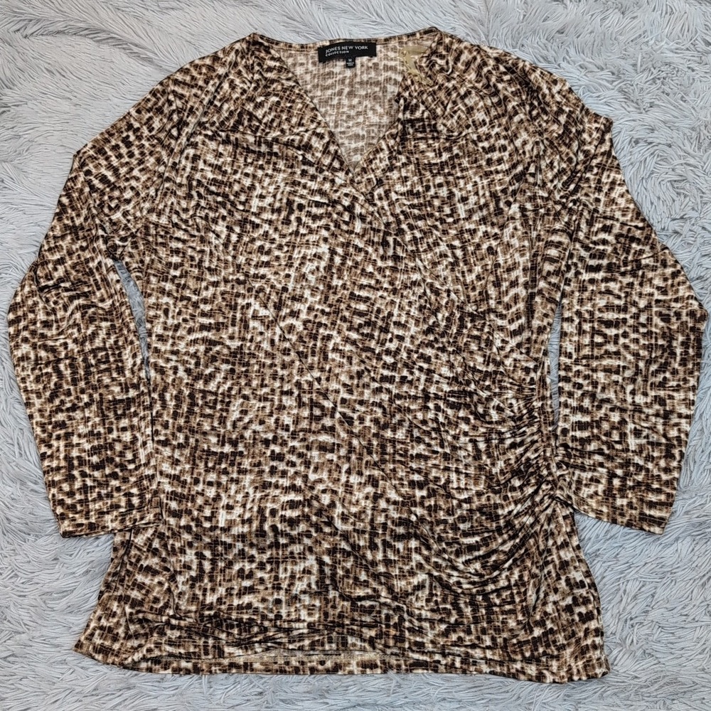 Jones New York Shirt Womens M Biege Blouse Top Casual Comfort Preppy V Neck